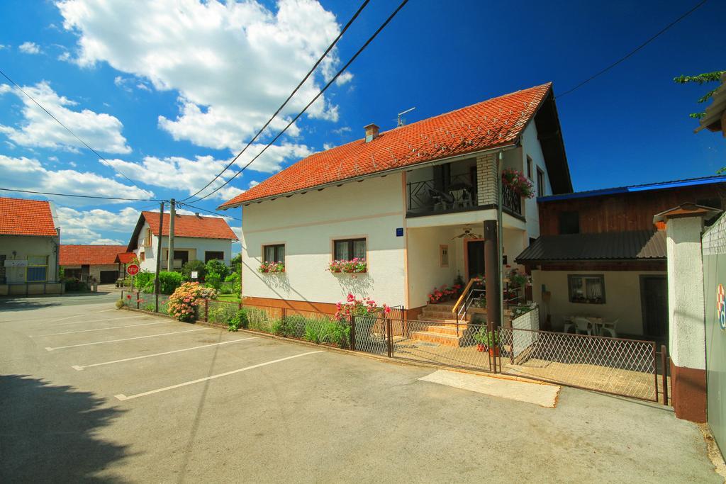 Apartman Josipa ドレツニック・グラード エクステリア 写真